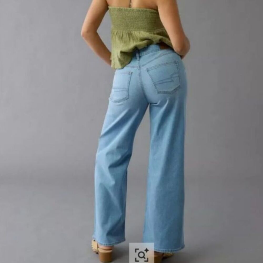 American Eagle High-Waist Light Wash Wide Leg Jeans - Classic Women’s Fit - Picture 6 of 11